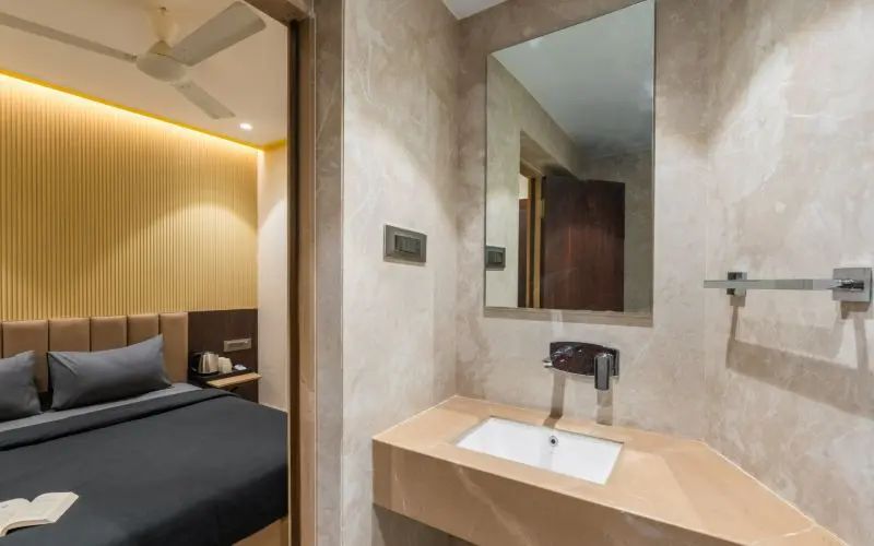 The Hosteller Mumbai, International Airport Standard Double Room 5