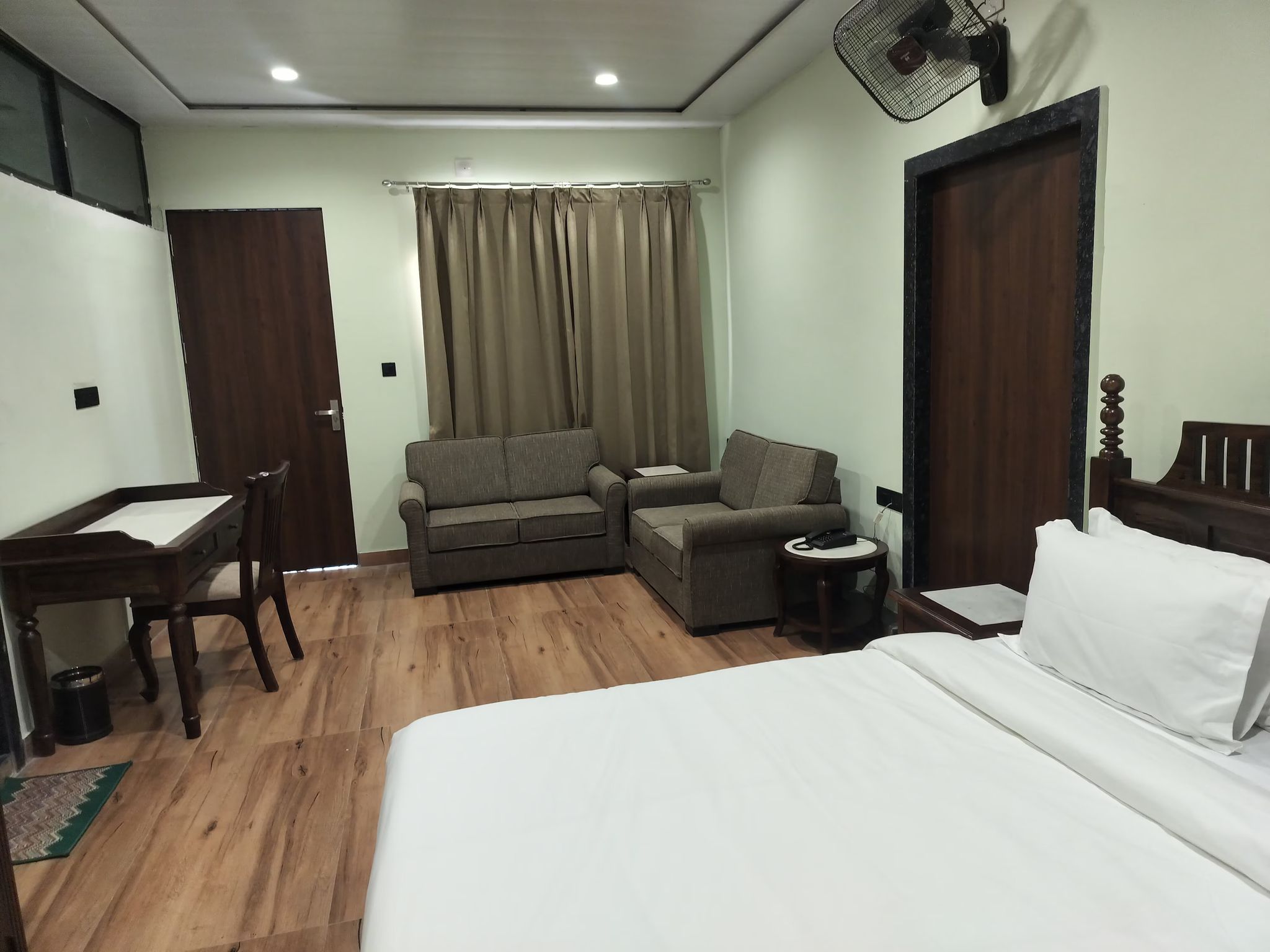 The Cabana Resort Premium Room 3