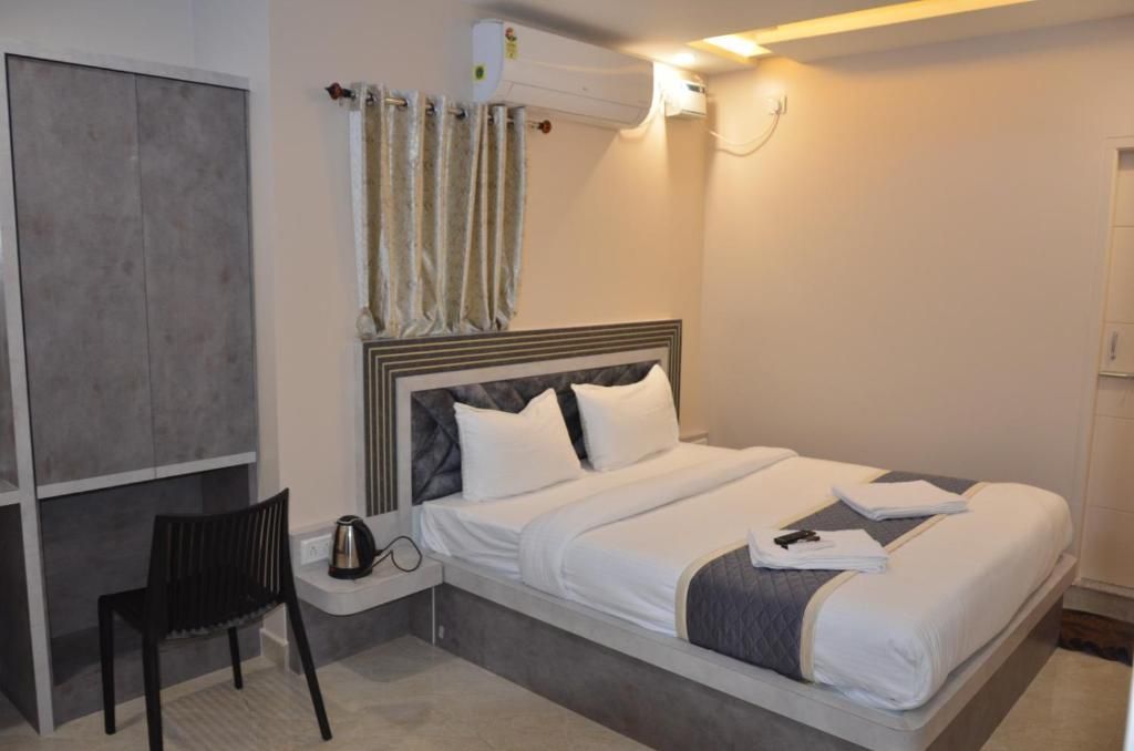 DELUXE DOUBLE MASTER BED