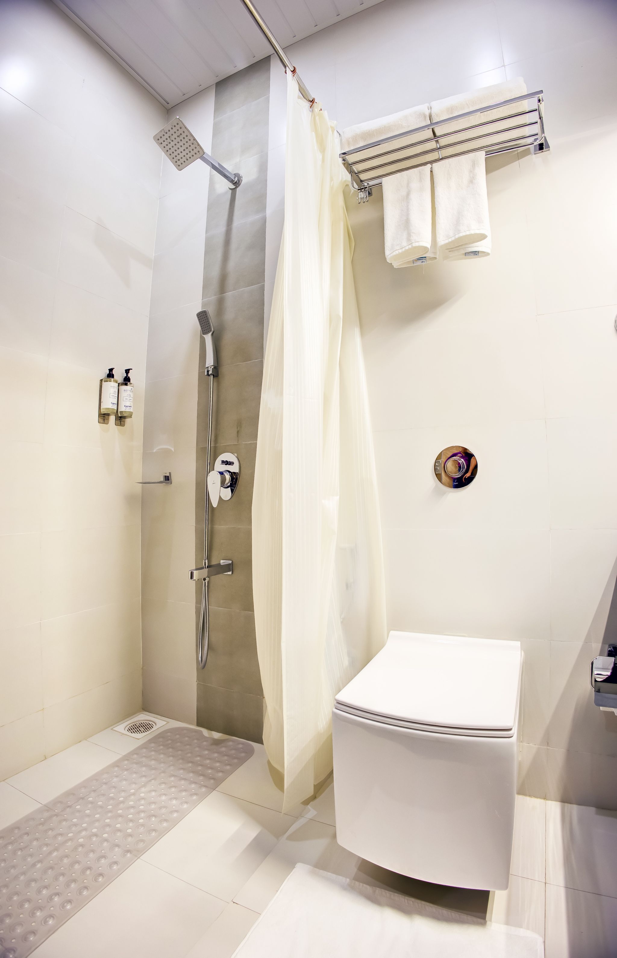 Cozzet Mahad Club Room 7