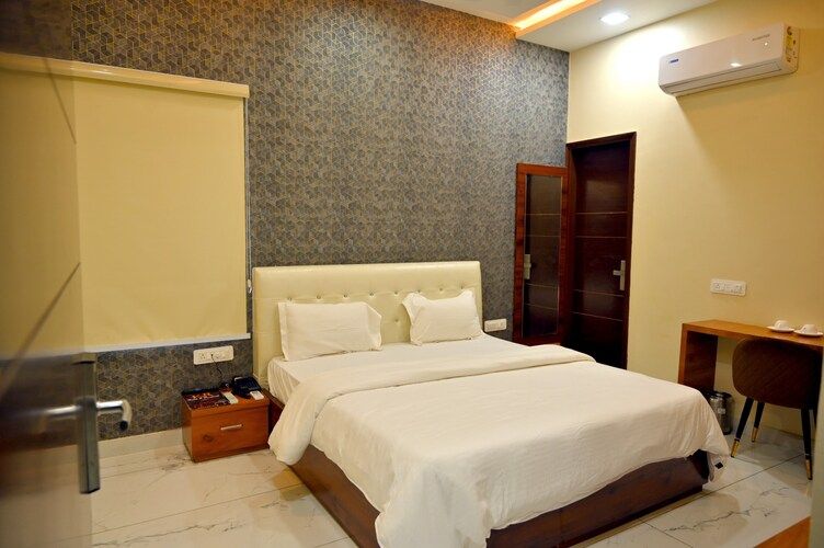 Deluxe Room (Free Pickup and Drop from Railway Station or Bus Stand)