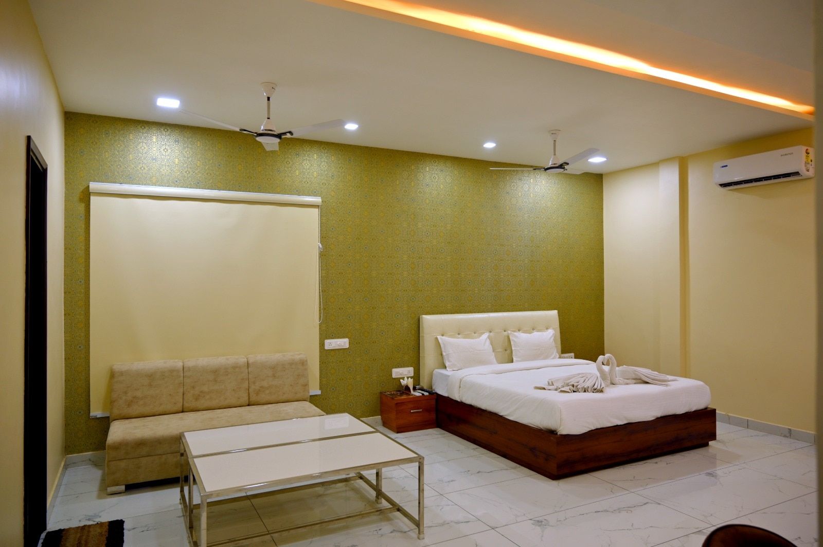 Super Deluxe (Free Pickup and Drop from Railway Station or Bus Stand)