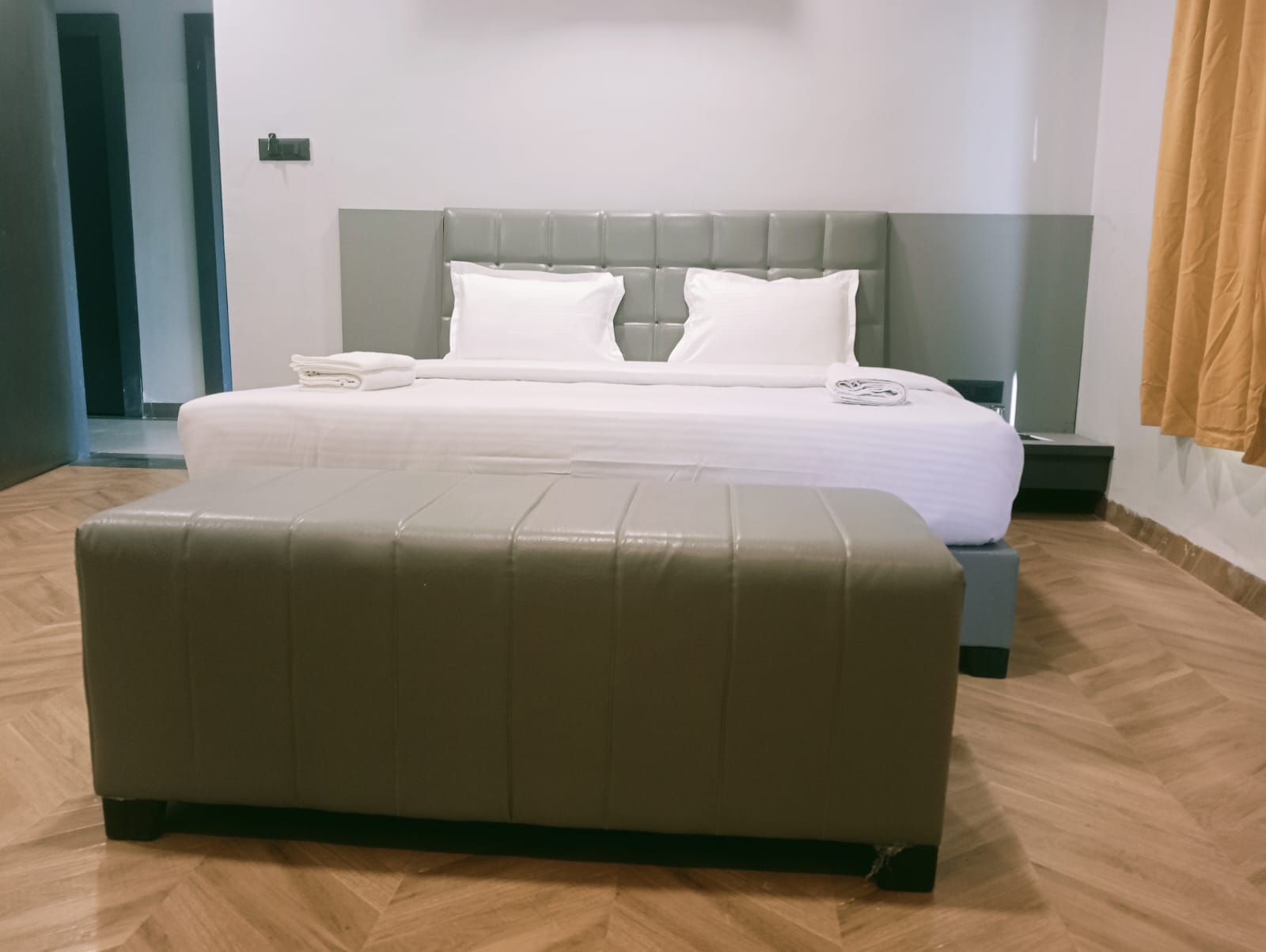 HOTEL PRAKHYAT DELUXE ROOM 2