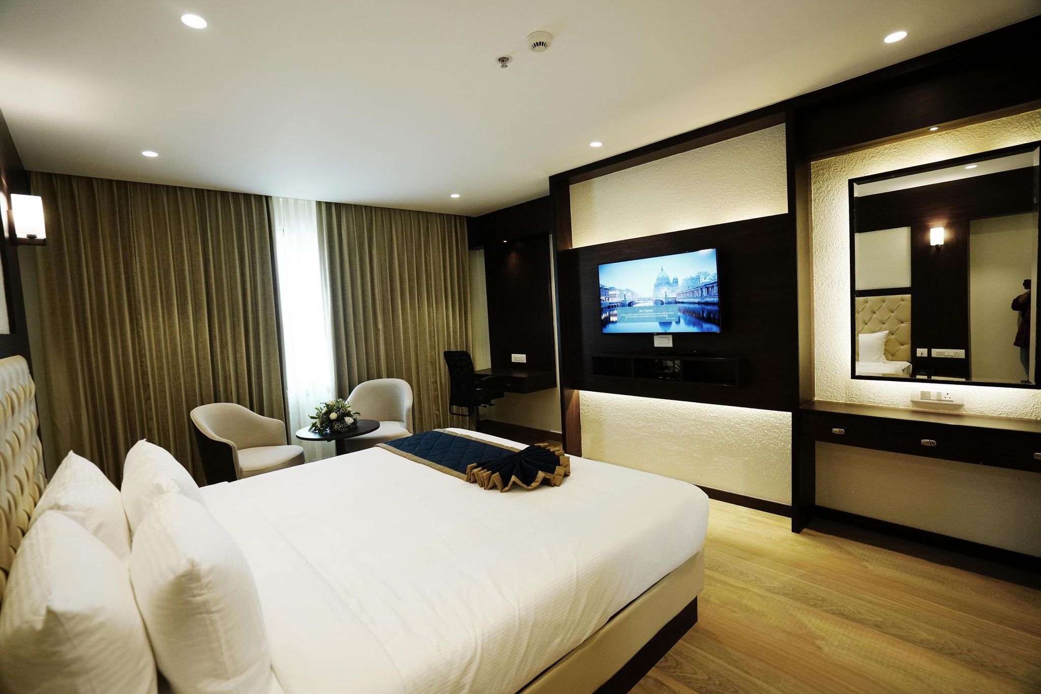 The Ocean Pearl Times Square Premium Deluxe 2