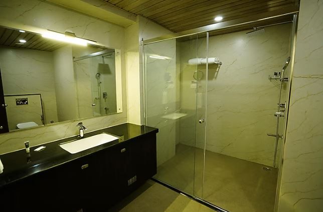 The Ocean Pearl Times Square Premium Deluxe 3