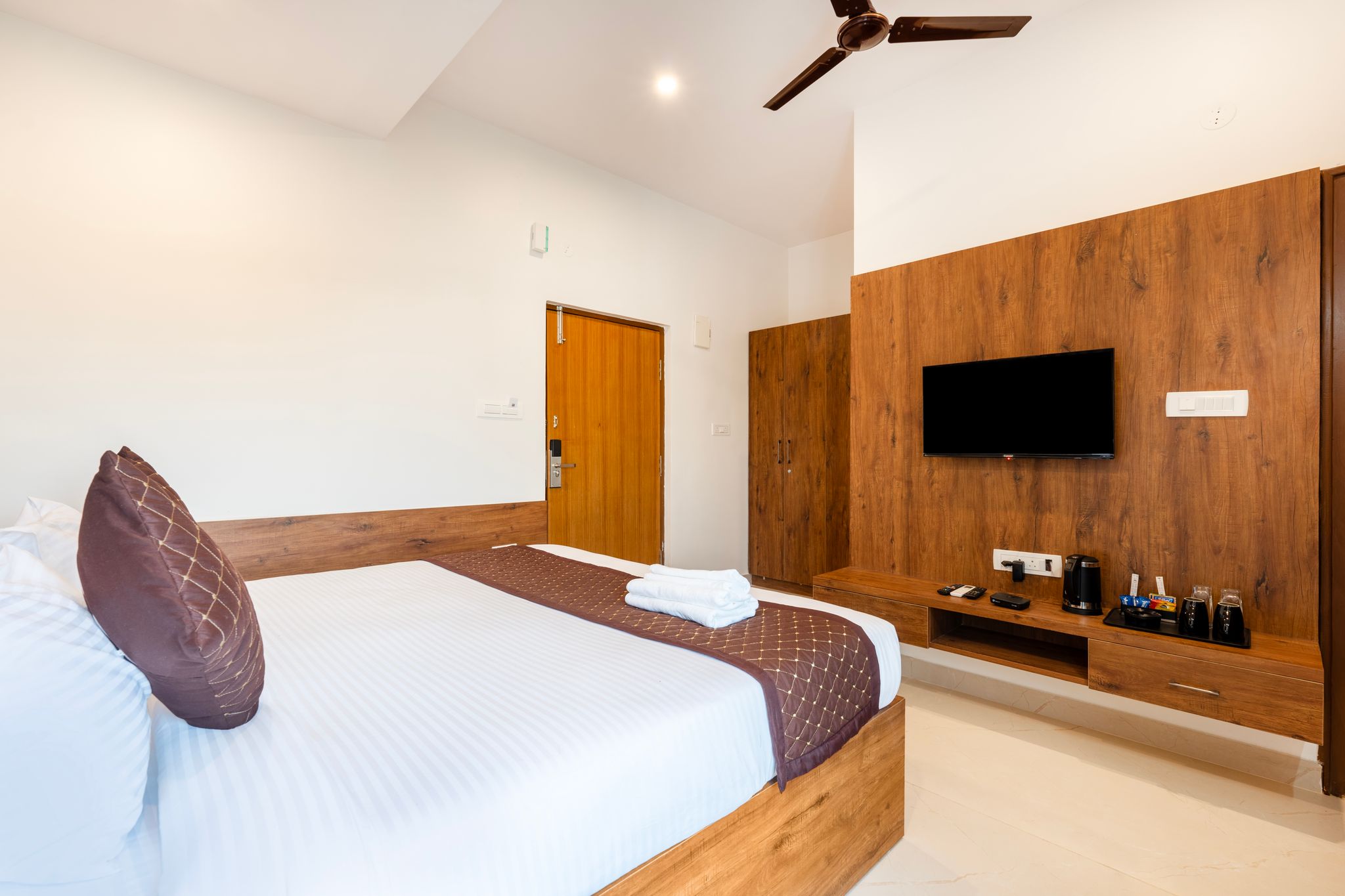 R D HOTELS Peenya Executive room 11