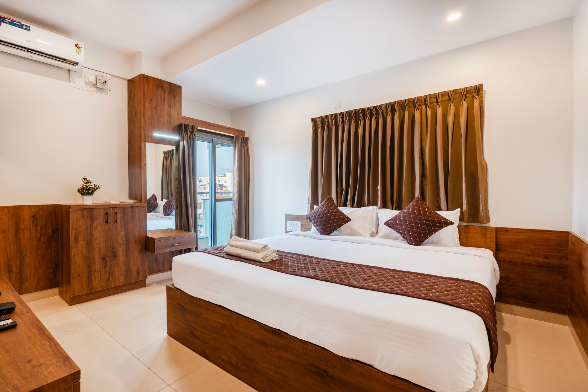 R D HOTELS Peenya Executive room 9