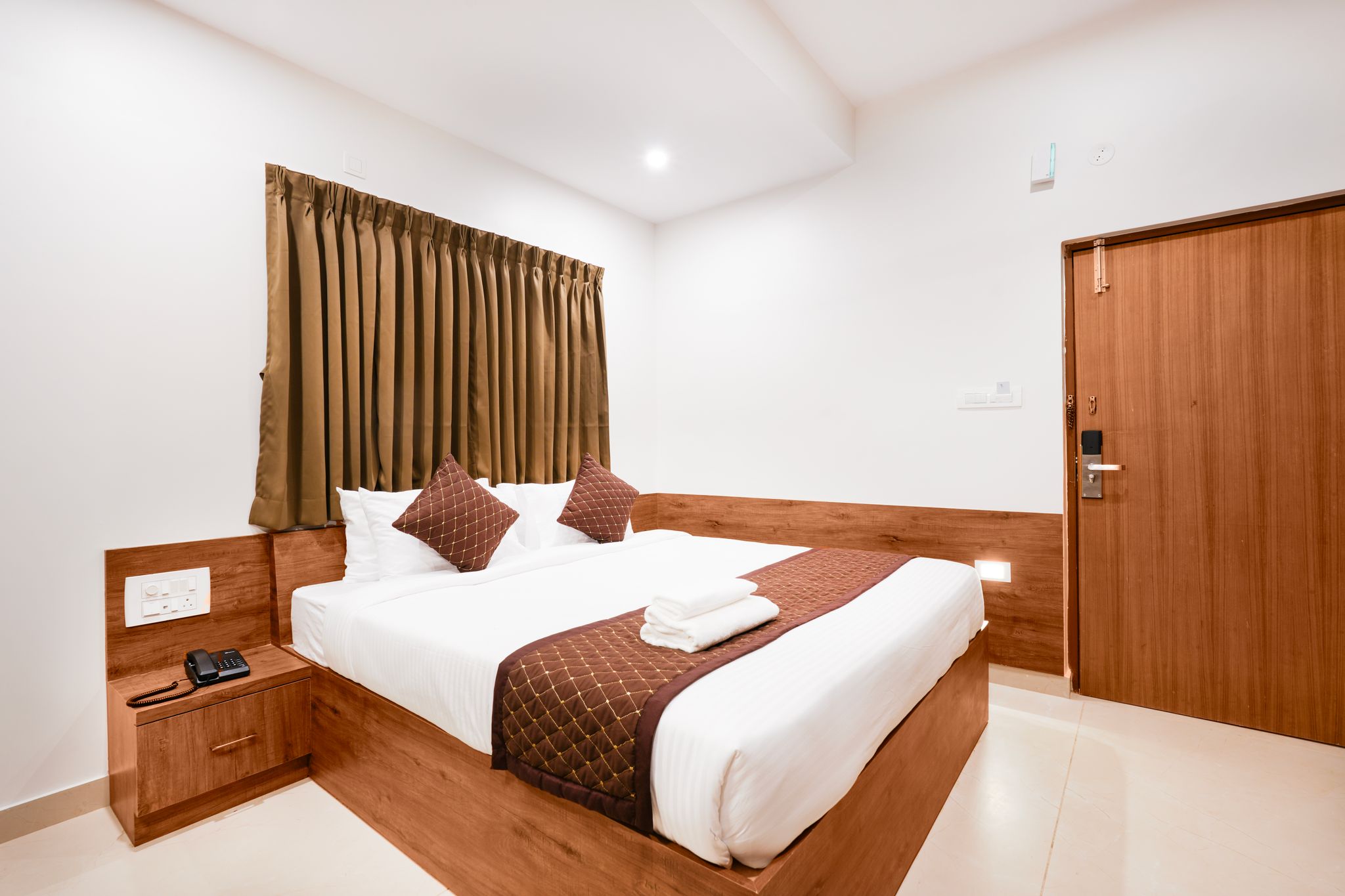 R D HOTELS Peenya Executive room 8