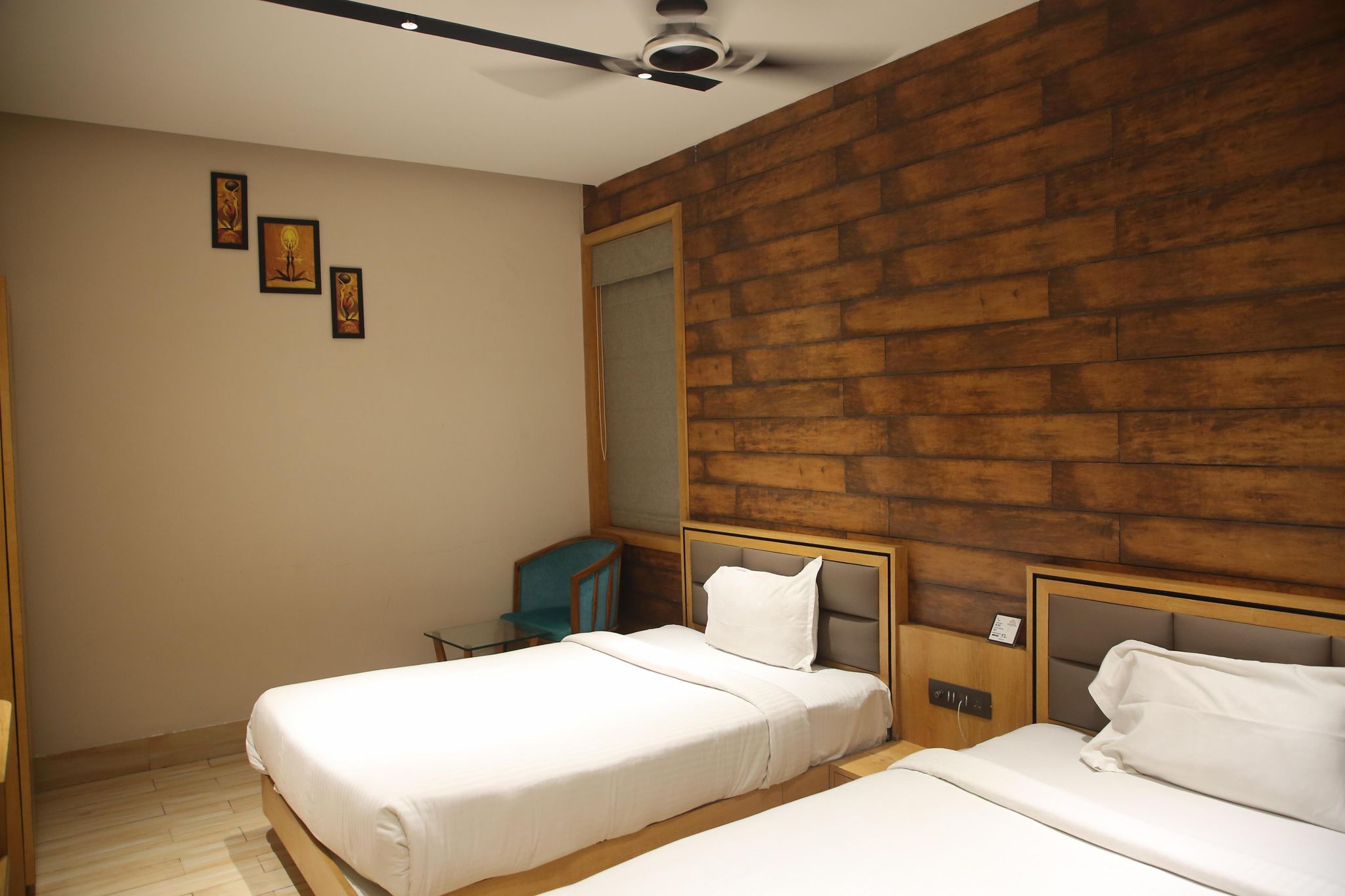 Aceotel Premier Ace Deluxe Room With Twin Bed 3