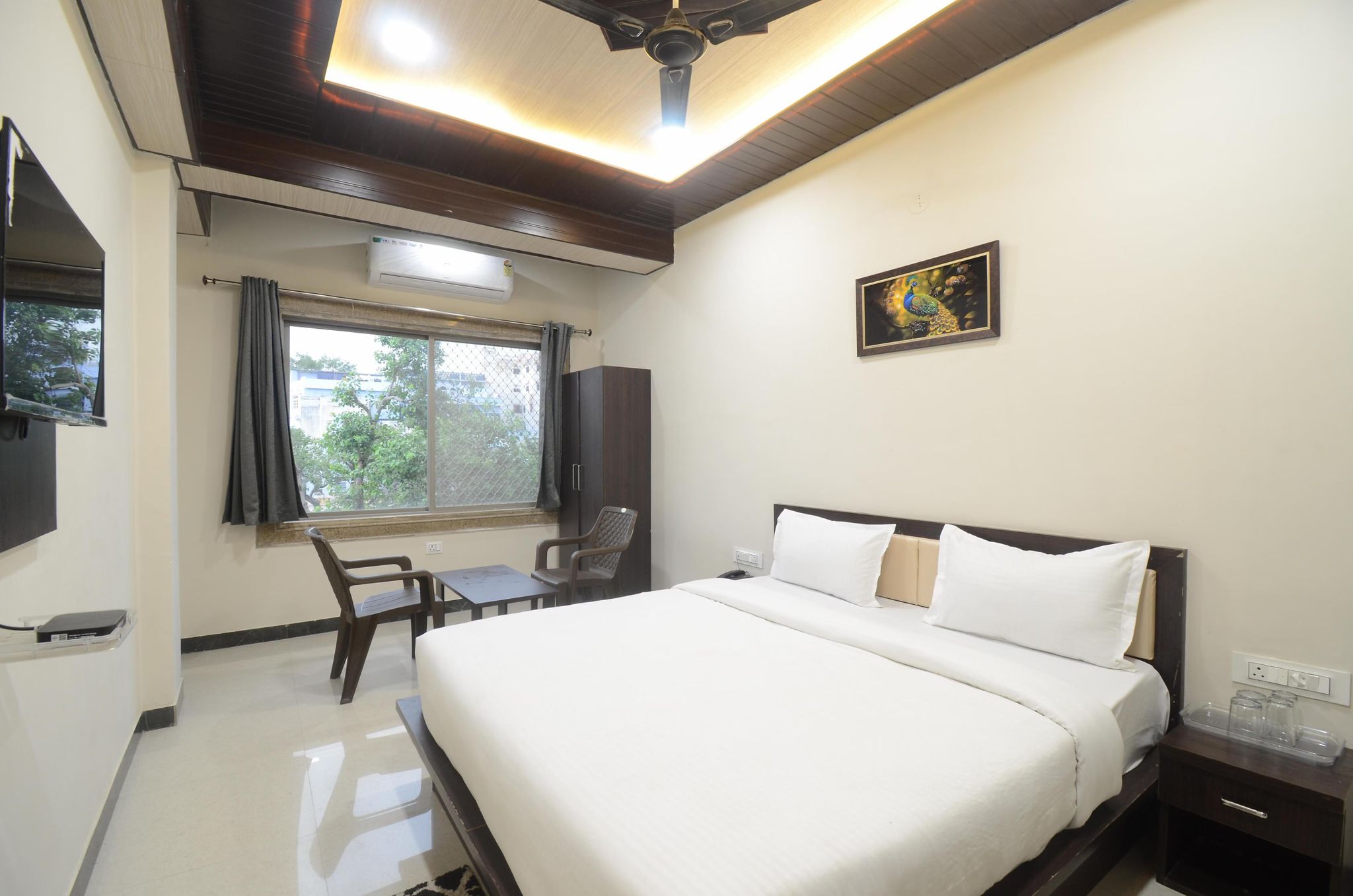 Hotel Dhwaja Inn Deluxe AC Room 3