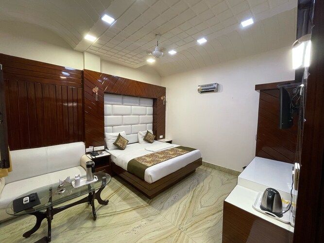 Siddharth Hotel, Roorkee Deluxe Ac Room