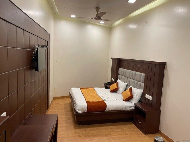 Siddharth Hotel, Roorkee Executive Ac Room 3