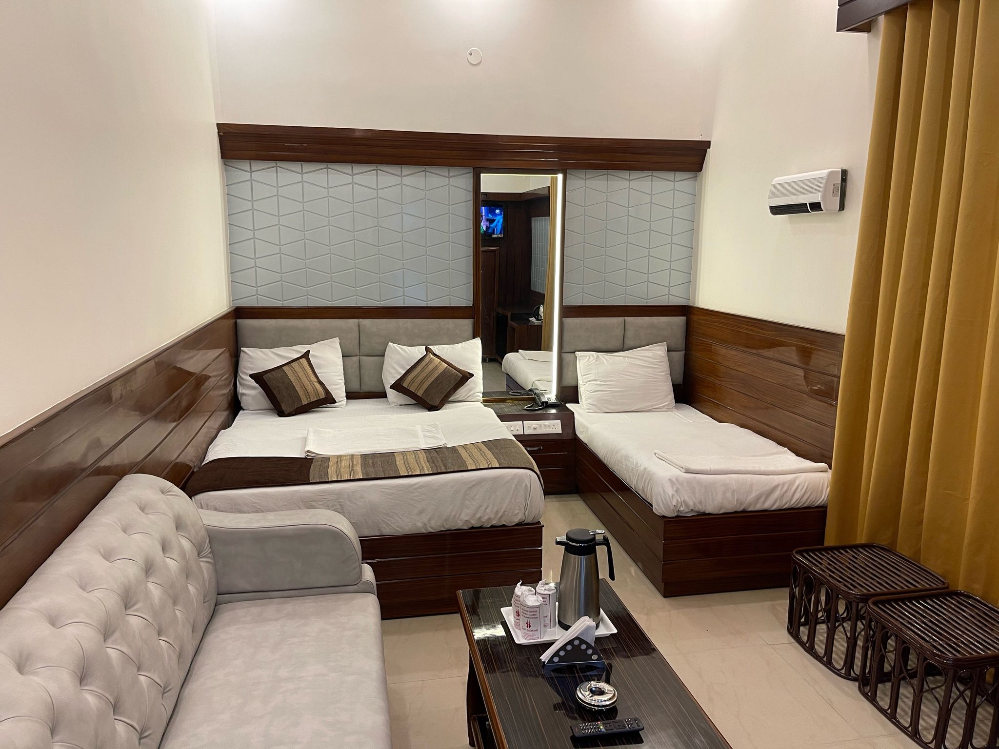 Siddharth Hotel, Roorkee Deluxe Ac Room 4
