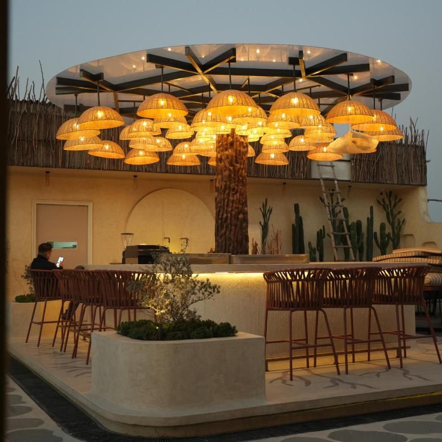 Food & Dining