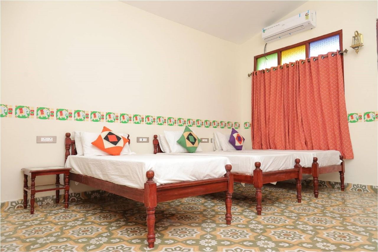 Deshadan Chola Deluxe room