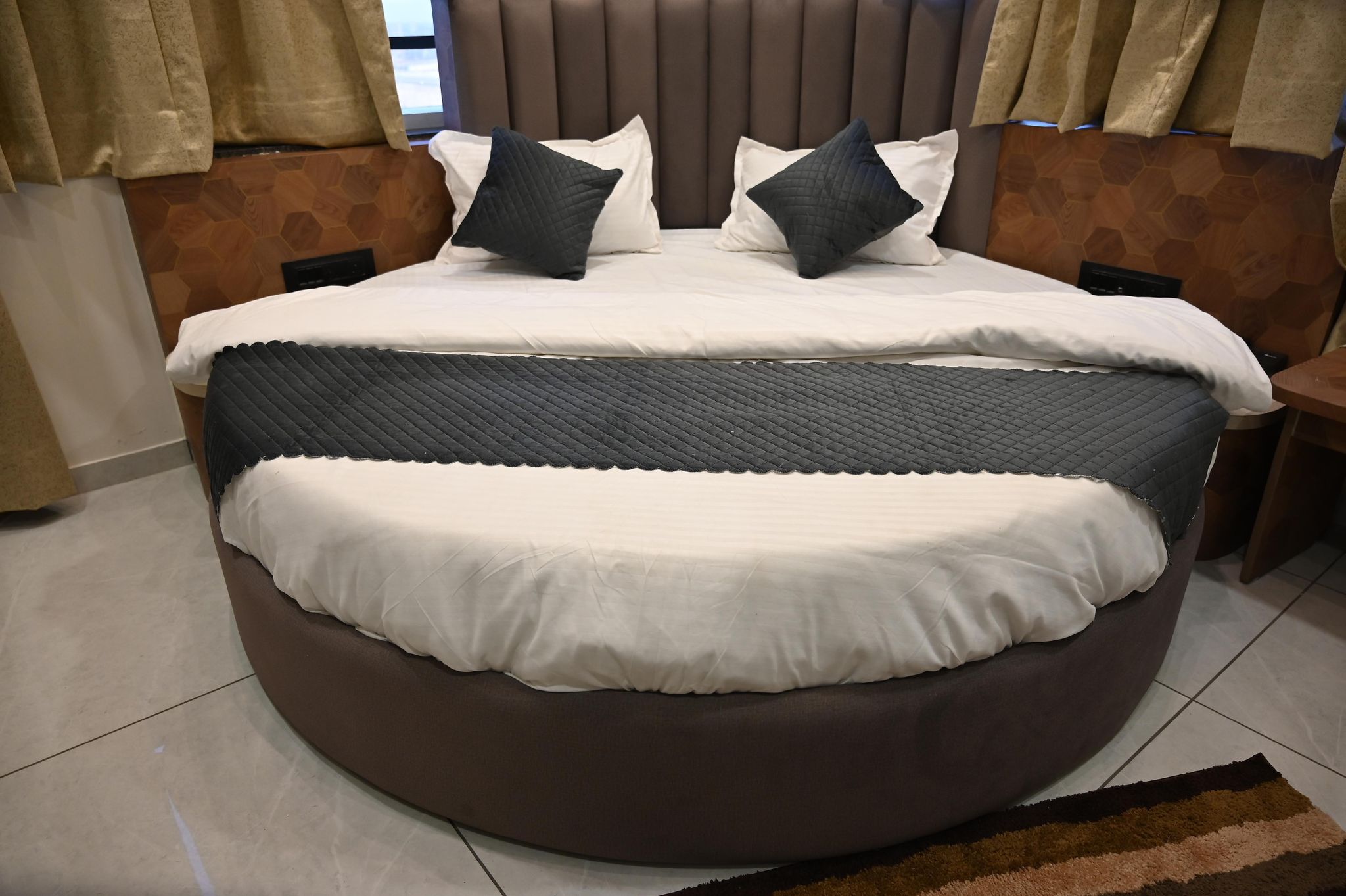 HOTEL SKY GOLD DELUXE ROOM 4