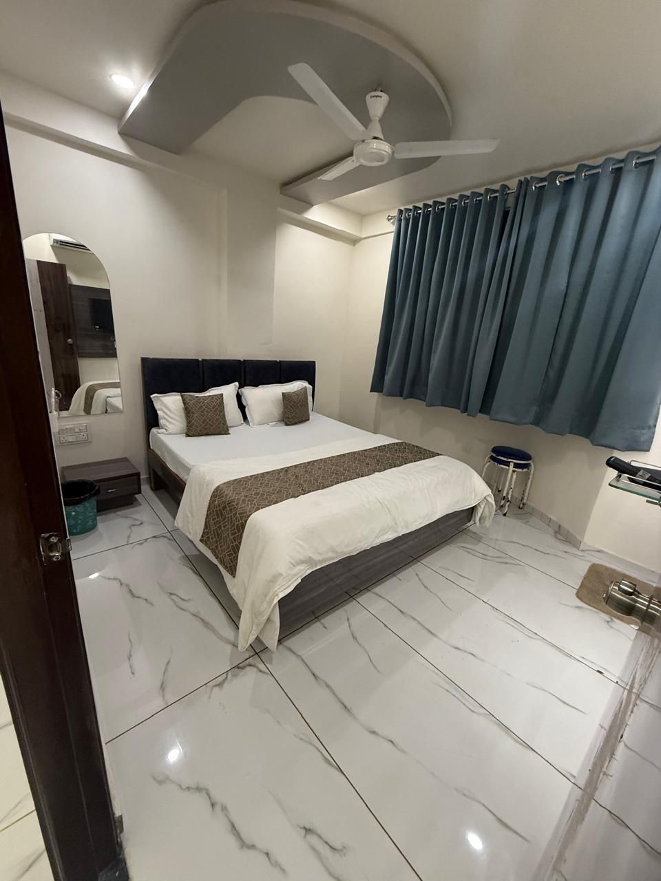 HOTEL SHYAM INN DELUXE ROOM 3