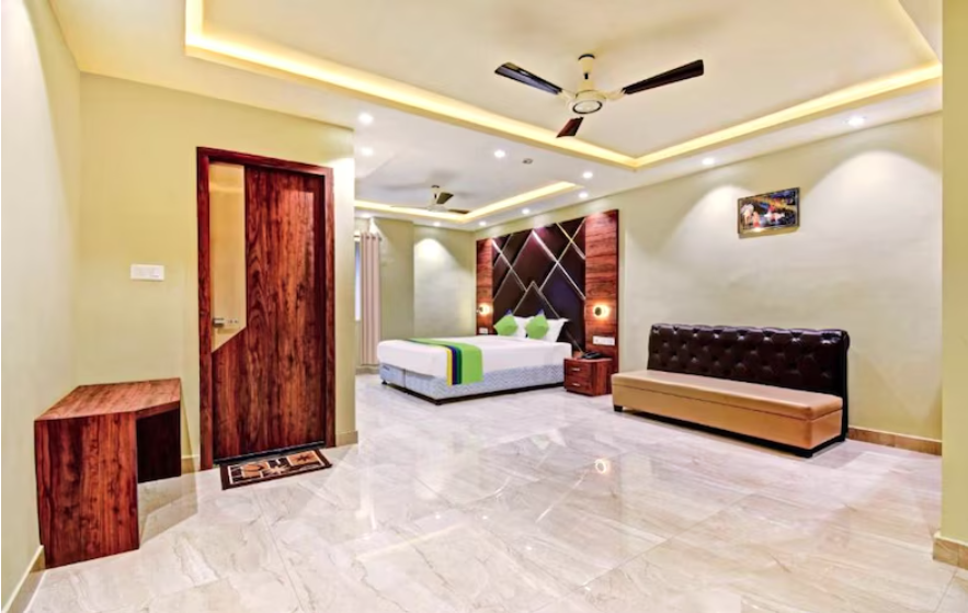 The Hotel Bliss Deluxe Room 8