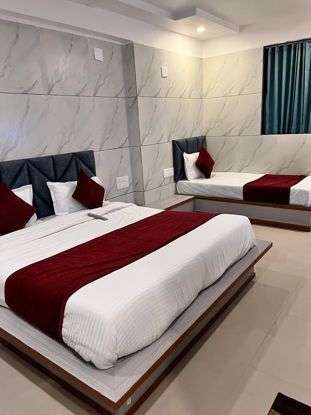 Hotel The Grand Praitam Deluxe AC 2