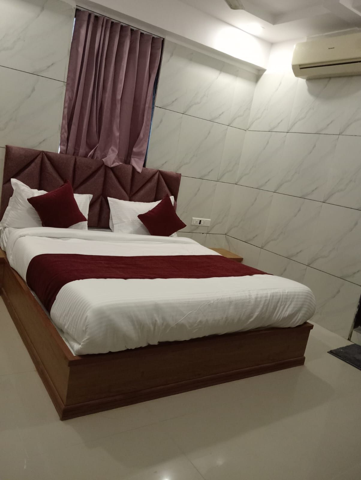 Hotel The Grand Praitam Deluxe AC 3