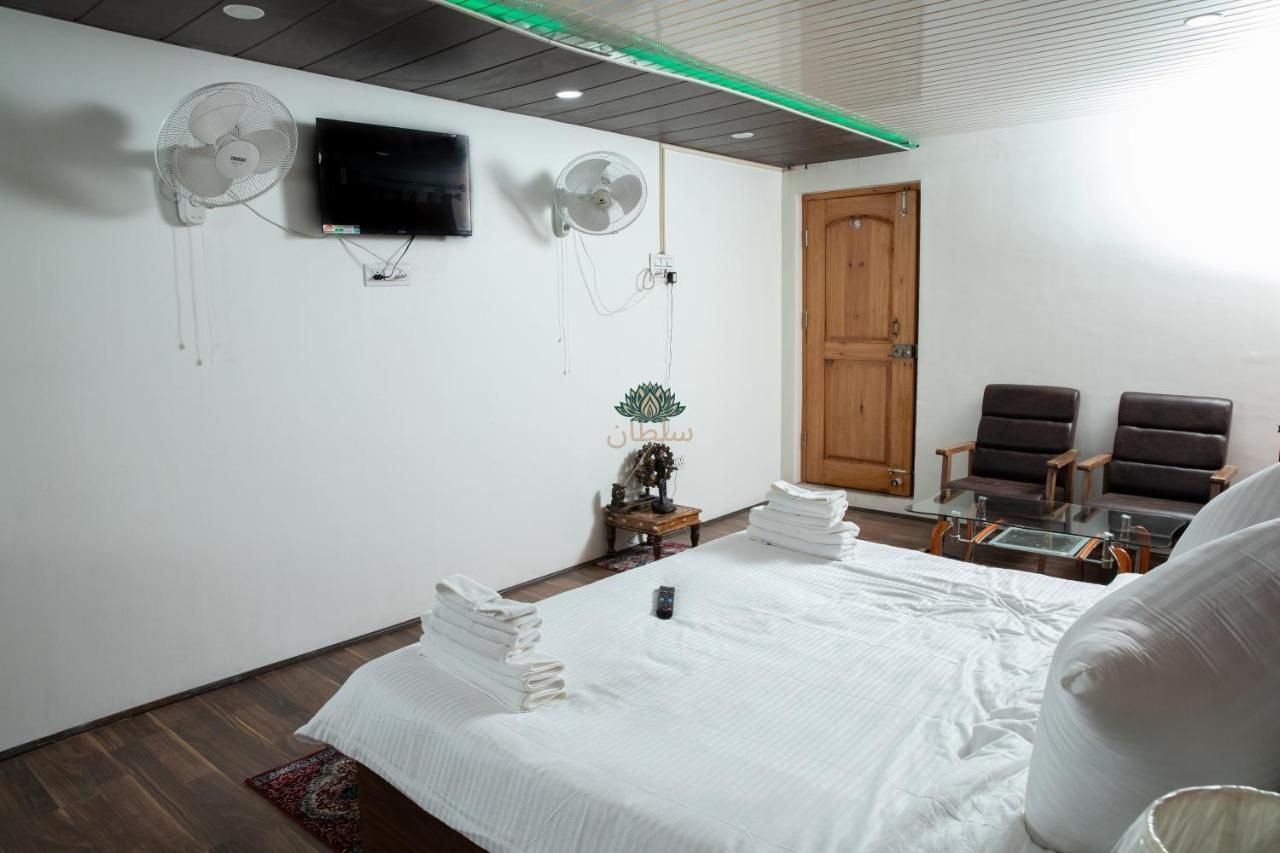 Hotel Sultan Residency Nigeen Lake Standard Room 6