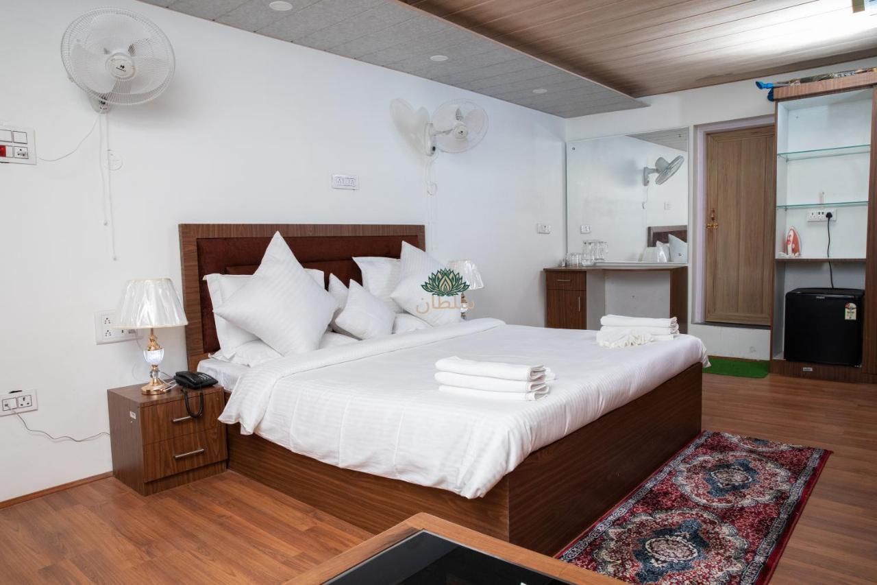 Hotel Sultan Residency Nigeen Lake Standard Room 8