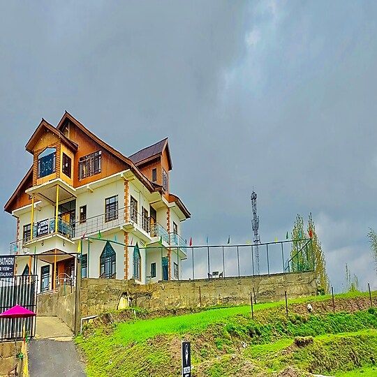 Doodhpathri Glacier View Hotel & Restaurant