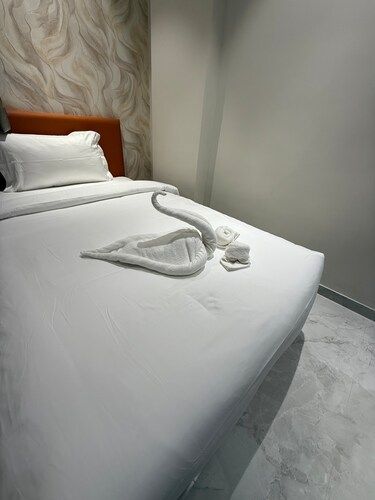 Hotel Aishwarya Twin Bed Rooms 6