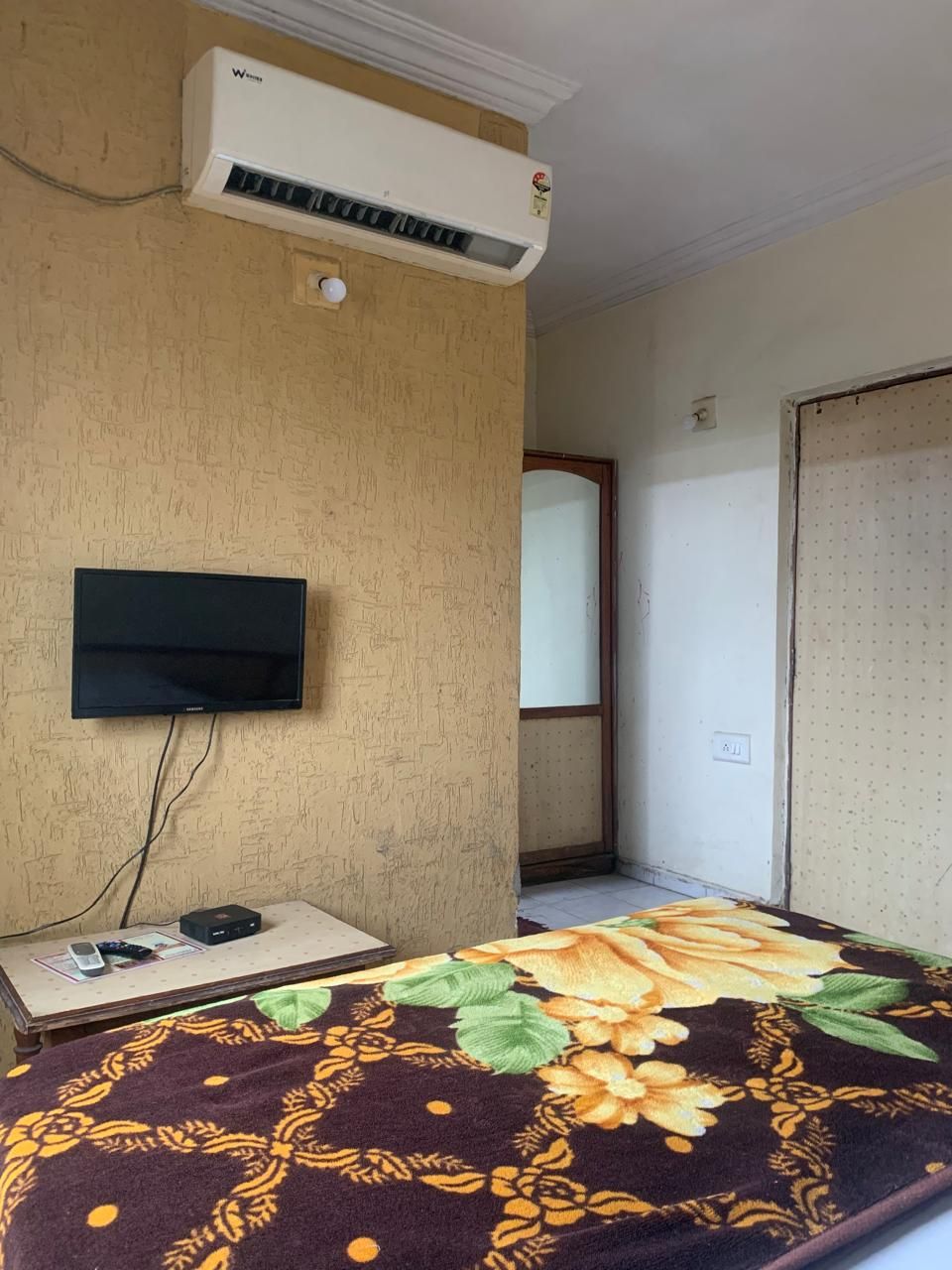 Hotel the Rajshree, Ashram Rd Classic AC 5