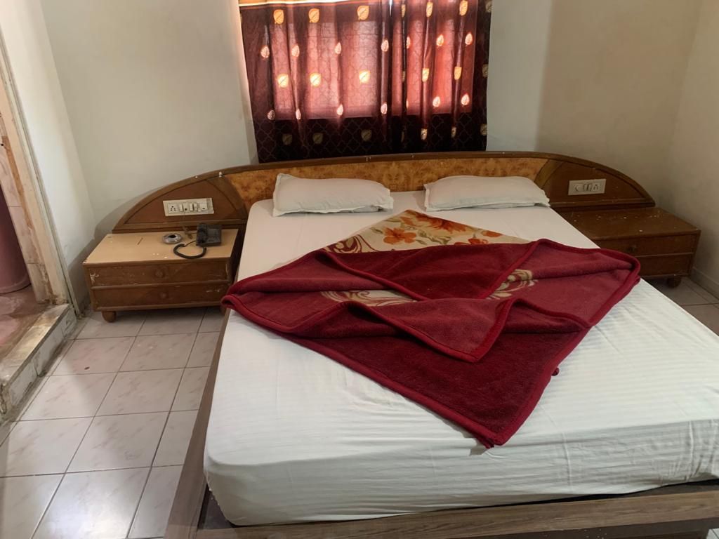 Hotel the Rajshree, Ashram Rd Classic AC 4