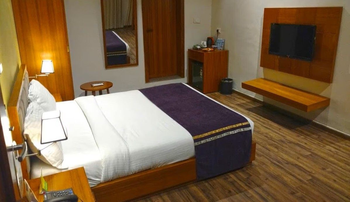 100 ACRES CLUB DELUXE ROOM 3