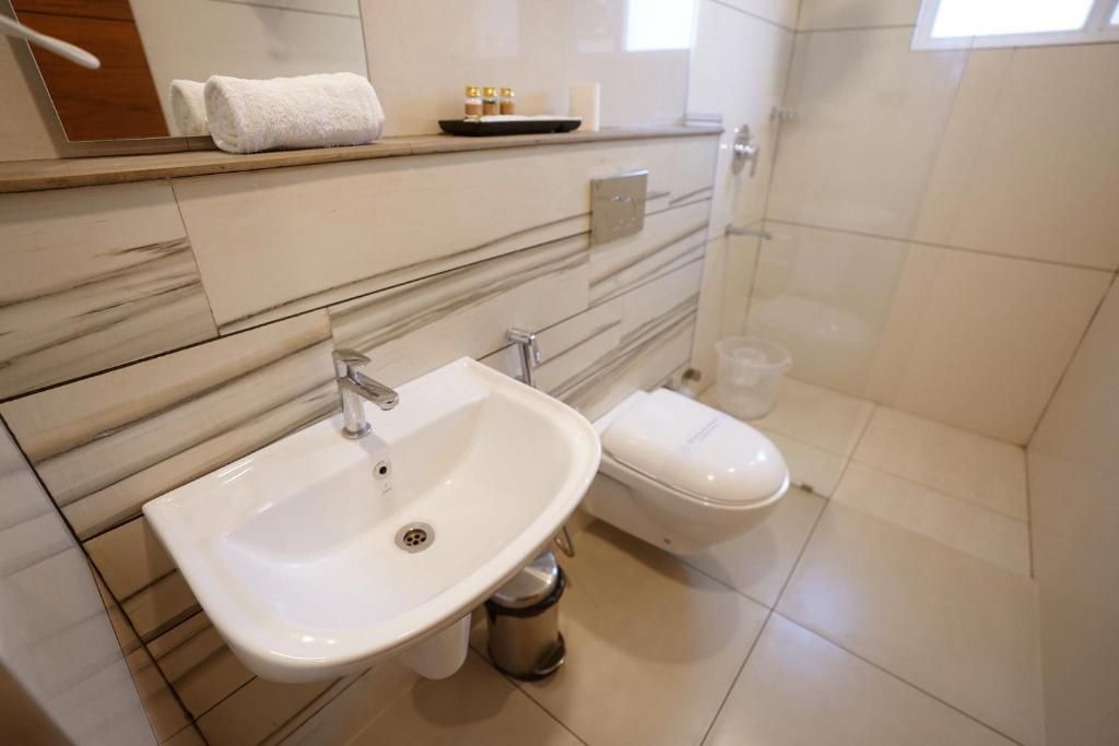 Stayon Hotels DELUXE ROOMS 9