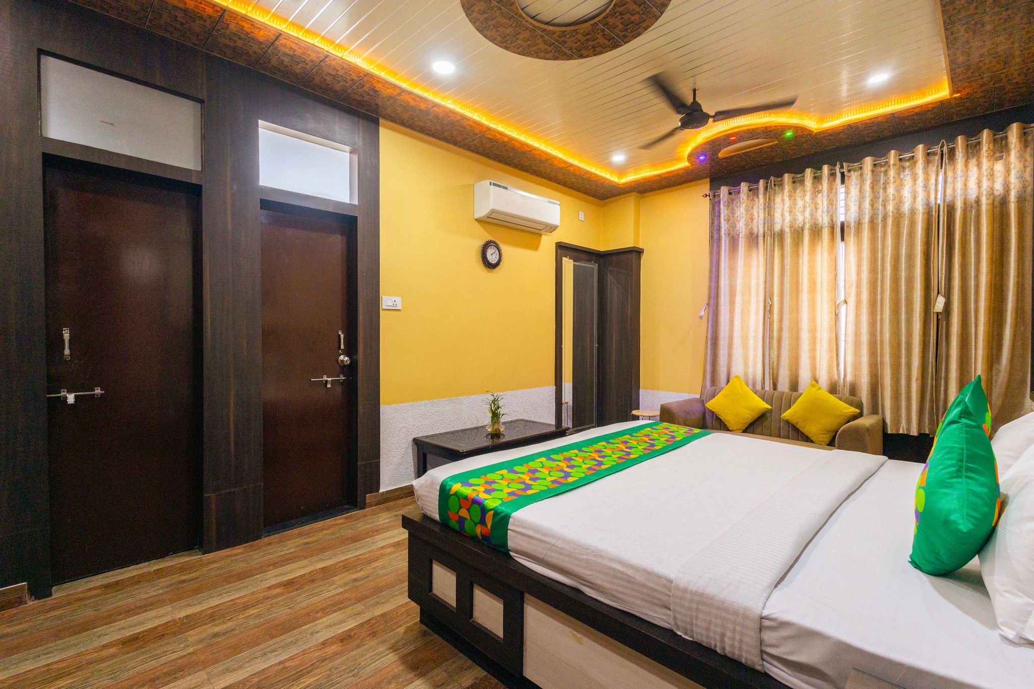 Treebo Saumendra Residency Deluxe Room 6