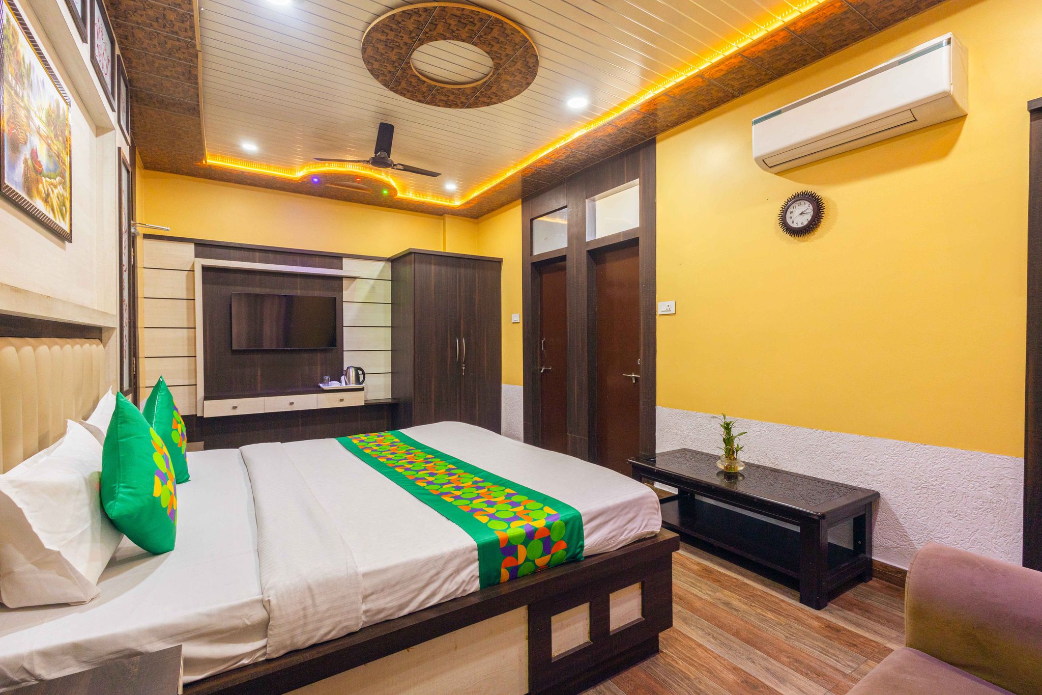 Treebo Saumendra Residency Deluxe Room 2