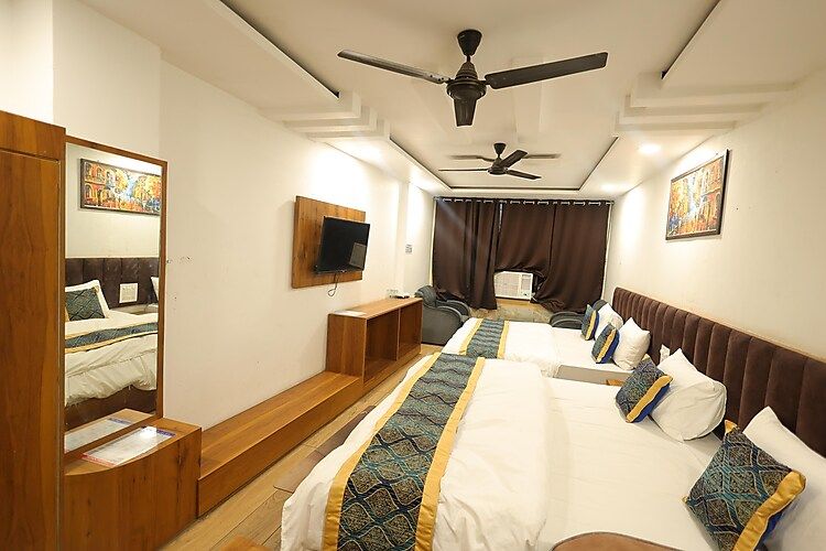 Super Deluxe Four Bed Room