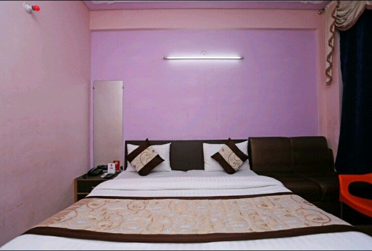 Hotel Shri Radhey Radhey Deluxe Double Bed Room