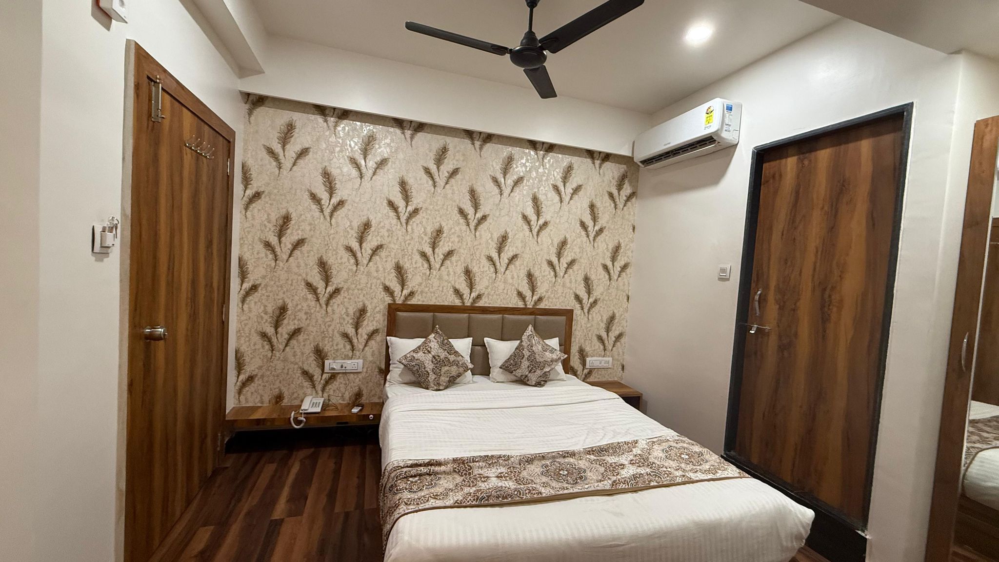 HOTEL RUDRA Standard Room 6