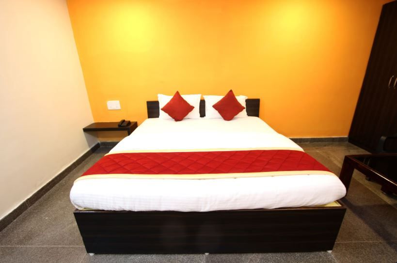 Hotel Sai Comforts Deluxe AC Room 3