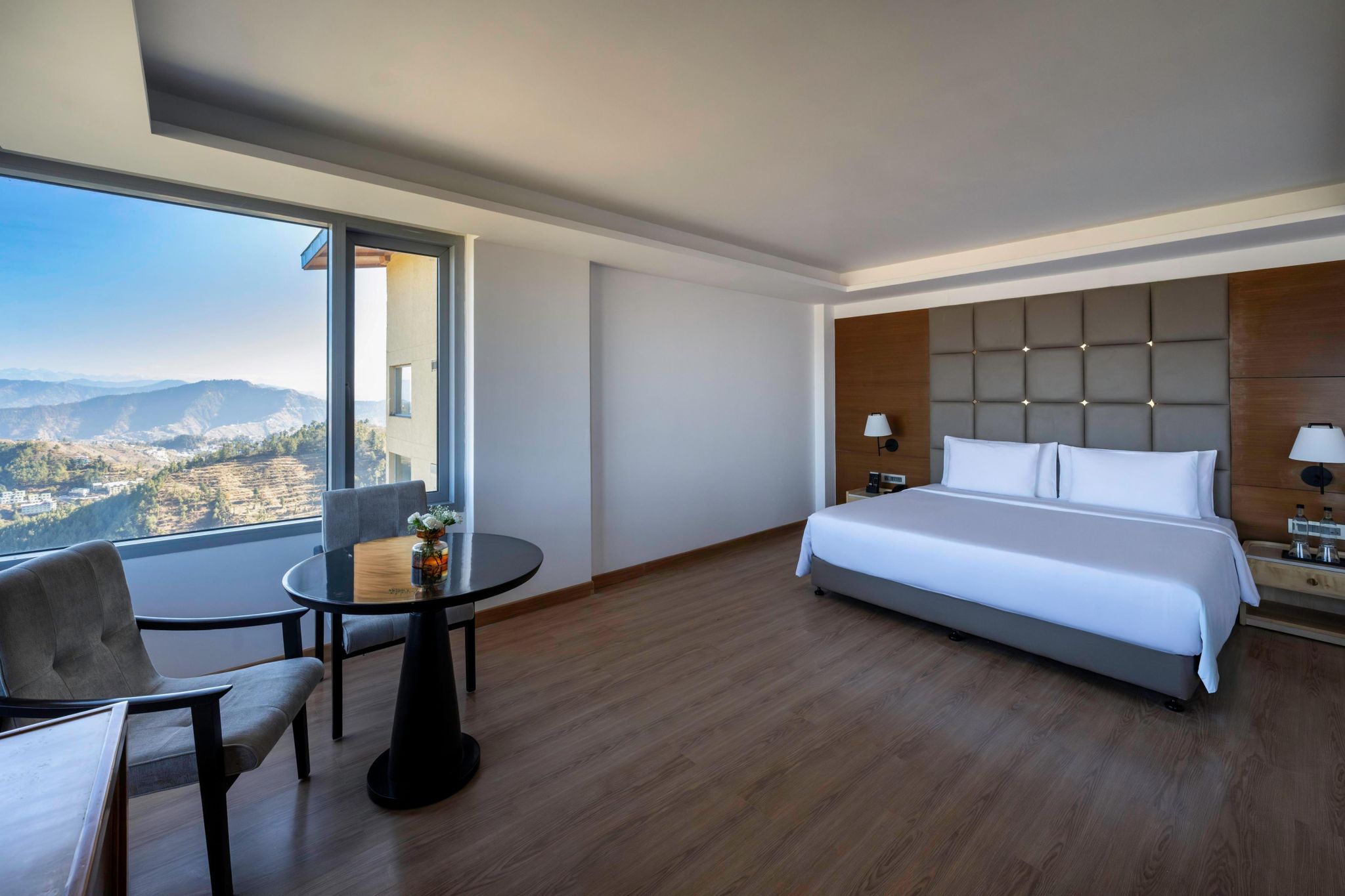 Junior Suite, 1King, Mountain view, 2 Private Balconies