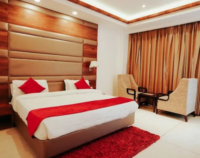 Executive Valley View With Balcony