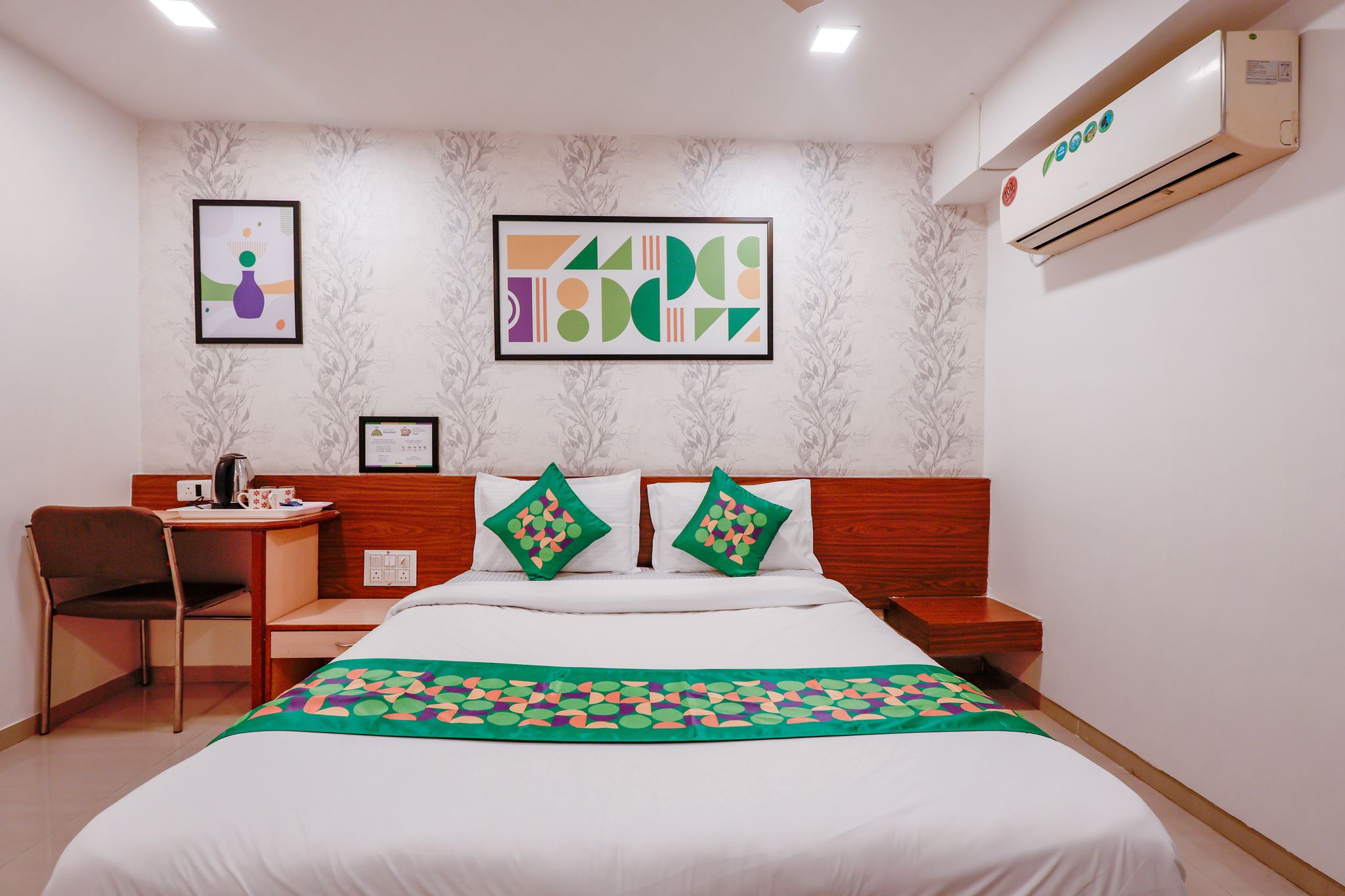 Treebo RVG, Alkapuri Standard Room 9