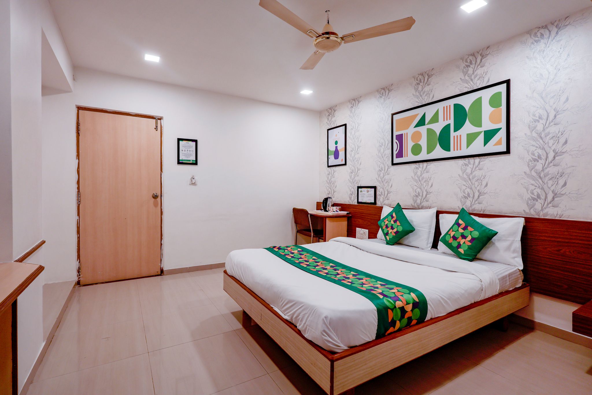 Treebo RVG, Alkapuri Standard Room 6