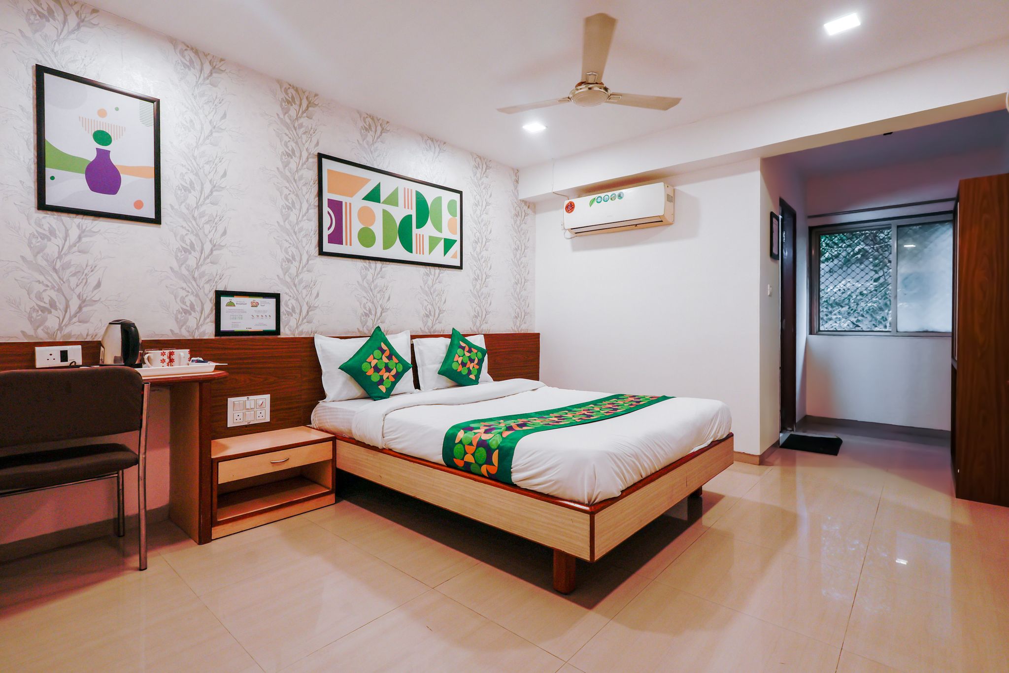 Treebo RVG, Alkapuri Standard Room 8