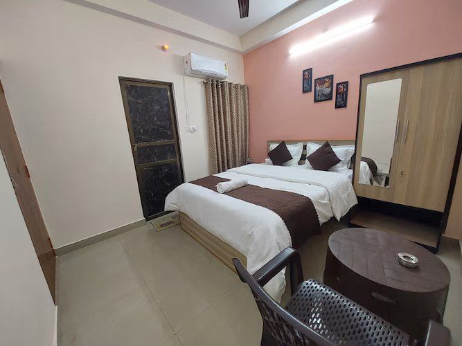 Manor Residency Queen Room 8