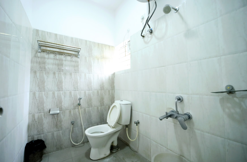 Avenue Inn Deluxe Room 6