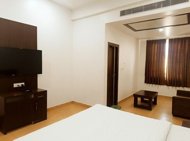 Tathastu Hotel & Banquet Hall Executive Class 4