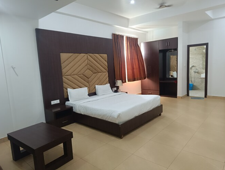 Tathastu Hotel & Banquet Hall Suite Room 3