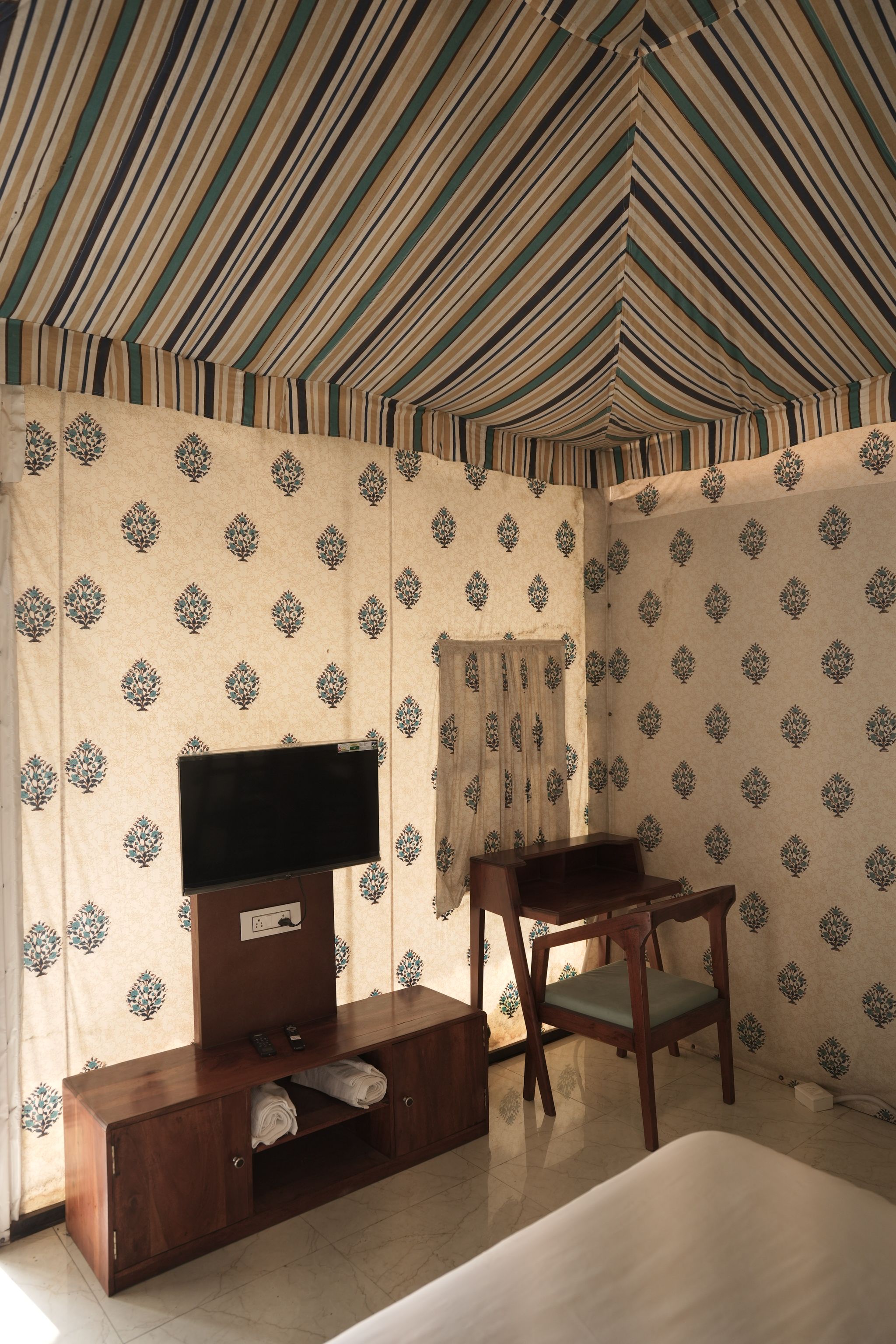 Luxury Cottage Tent With Bath Tub