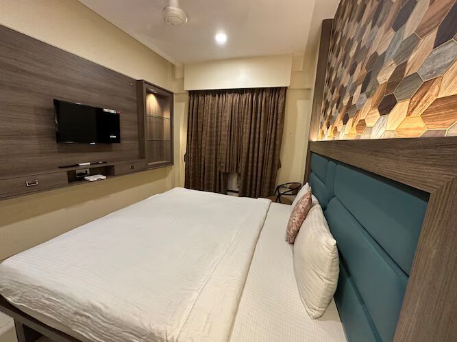 Hotel SriKrishna Paradise Deluxe Room 5