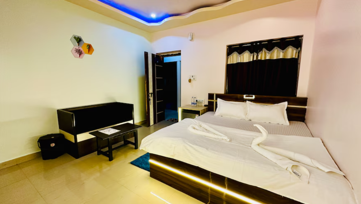 Galaxy Beach Resort Royal Cottage (AC) 2